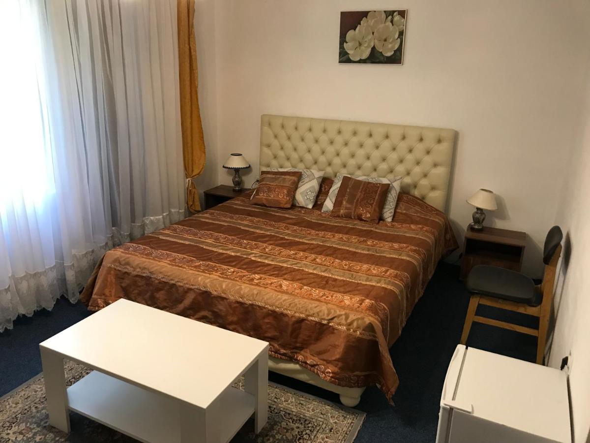Bed and Breakfast Madam Svetlana Тиват Экстерьер фото