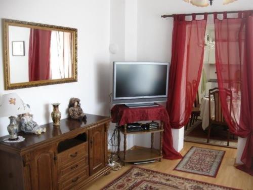 Bed and Breakfast Madam Svetlana Тиват Экстерьер фото